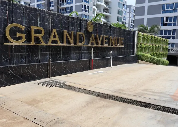Grand Avenue Condo Soi Boaukow