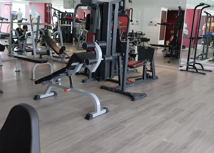 Grand Avenue Condo Soi Boaukow